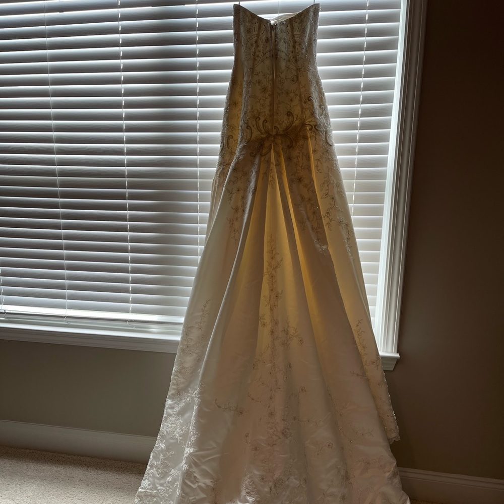 Brand New Casablanca wedding dress never worn